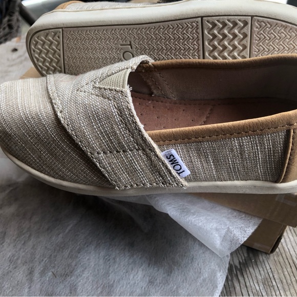 Kids TOMS shoes BNIB - Picture 4 of 10